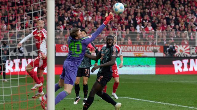 乐鱼官网-从赢不了强队到不会虐菜？孔氏拜仁酝酿下一波反攻