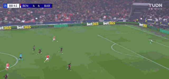 1737502454097025835.gif 乐鱼体育官方网站-连续两场比赛致命失误,什琴斯尼在巴萨还有未来吗