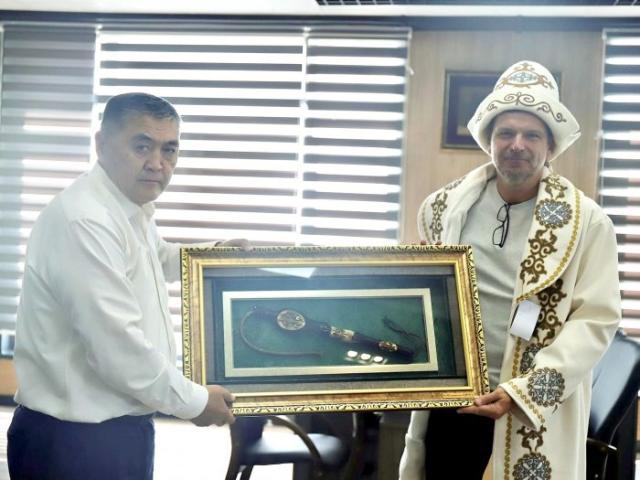 乐鱼官网-世预赛18强中两强换帅 一人或成国足潜在对手