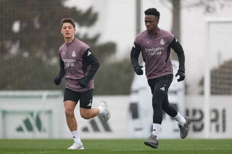 乐鱼体育-皇马官方晒训练照：姆巴佩、卡雷拉斯、库尔图瓦均在列