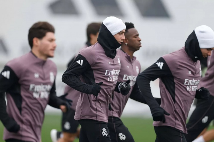 乐鱼体育-皇马官方晒训练照：姆巴佩、卡雷拉斯、库尔图瓦均在列