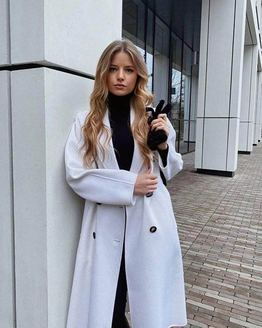 乐鱼app-B席月初结婚 妻子怀孕6个月 或先租后买加盟巴萨？