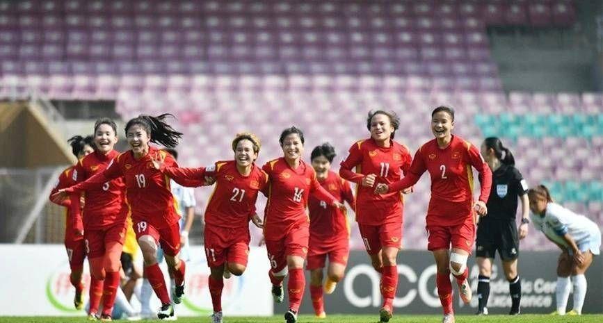 乐鱼体育官方网站-2-1!女足亚洲杯首场绝杀诞生,最新晋级形势:中国队争头名难了